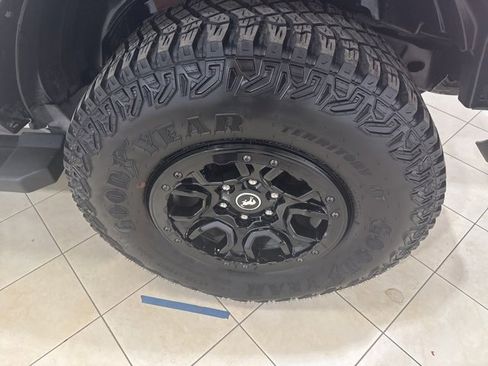 Used 2023 Ford Bronco Wildtrak image 31