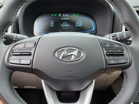 New 2025 Hyundai Venue SEL image 25