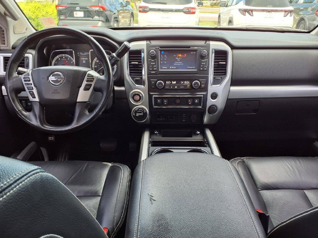Used 2018 Nissan Titan PRO-4X w/ Pro-4x Convenience Package AWD/4WD image 19