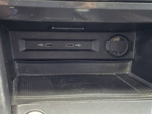 Used 2024 Volkswagen Tiguan SE w/ Panoramic Sunroof Package FWD image 20