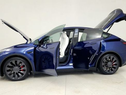 Used 2023 Tesla Model Y Performance AWD/4WD image 16