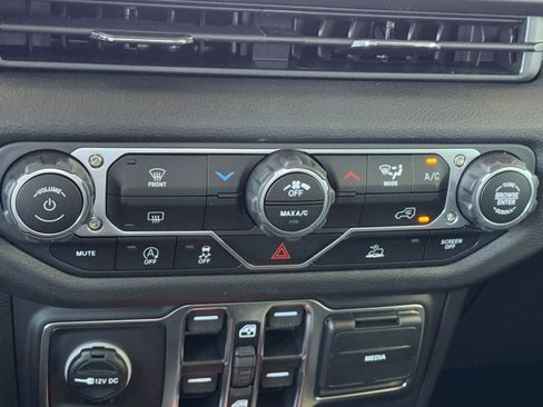 New 2025 Jeep Gladiator Sport image 16