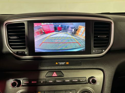 Used 2020 Kia Sportage LX image 13