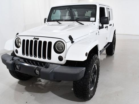 Used 2014 Jeep Wrangler Unlimited Sahara image 2
