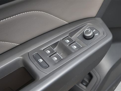 Used 2023 Volkswagen Atlas Cross Sport SE w/ Black Wheel Package image 11