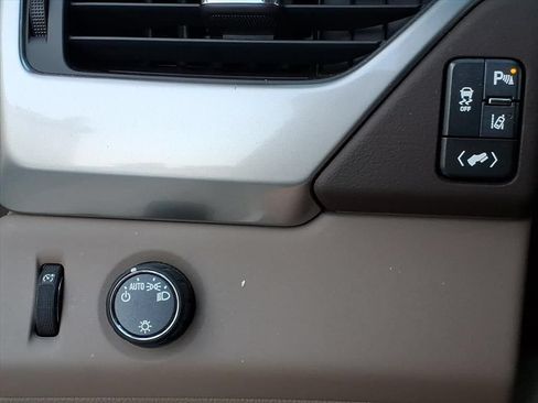Used 2015 Chevrolet Suburban LT RWD image 11
