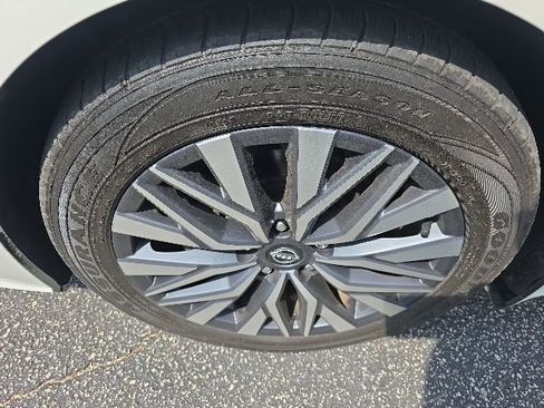 Used 2023 Nissan Altima 2.5 SV w/ SV Premium Package FWD image 10