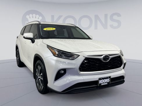 Used 2021 Toyota Highlander XLE image 10