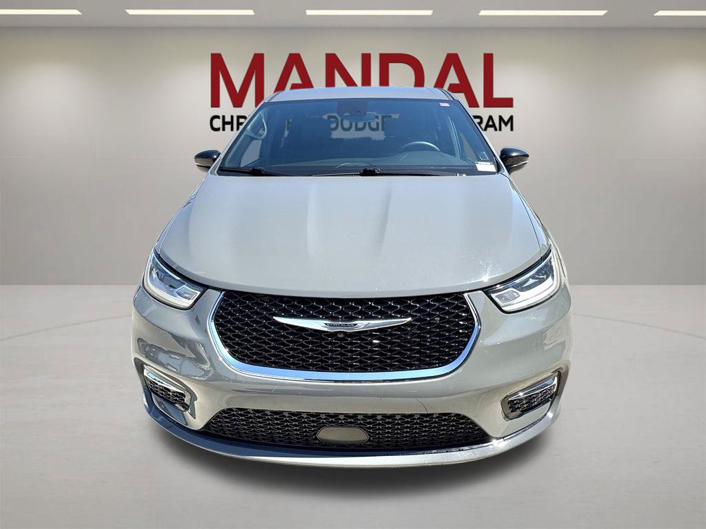 Used 2025 Chrysler Pacifica Select FWD image 2