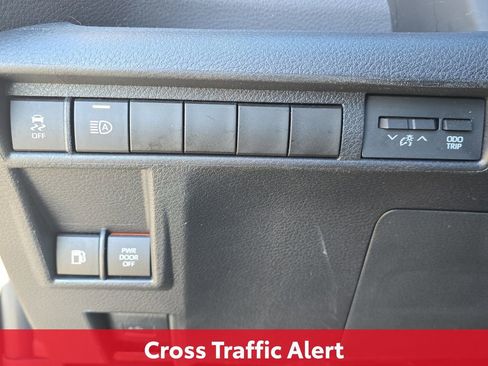 Certified 2022 Toyota Sienna XSE image 31