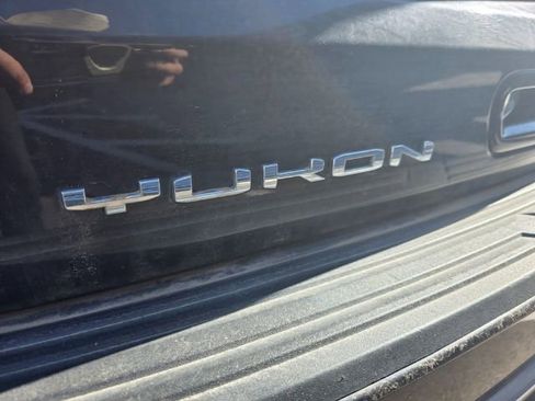 Used 2024 GMC Yukon XL SLT AWD/4WD image 10