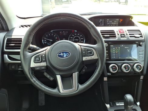 Used 2018 Subaru Forester 2.5i Touring AWD/4WD image 11