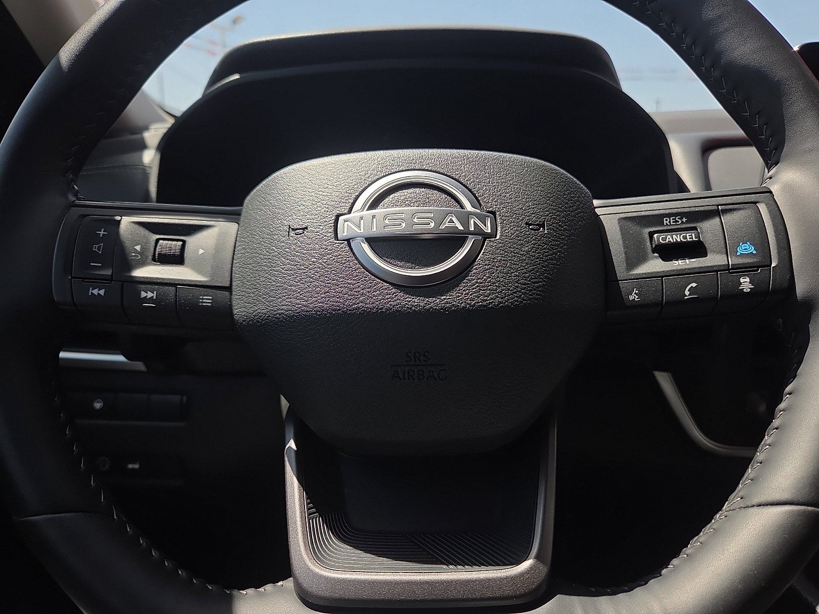 Used 2025 Nissan Rogue SV FWD image 12