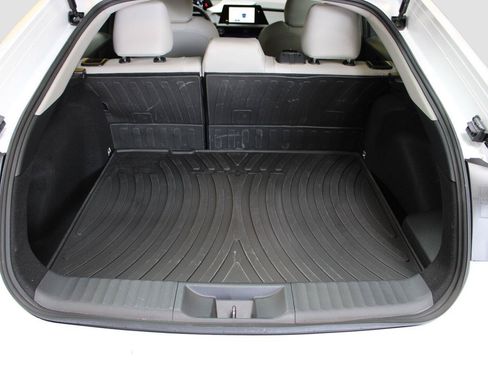 Used 2024 Toyota Prius XLE FWD image 32