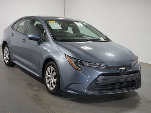 Used 2024 Toyota Corolla LE image 3