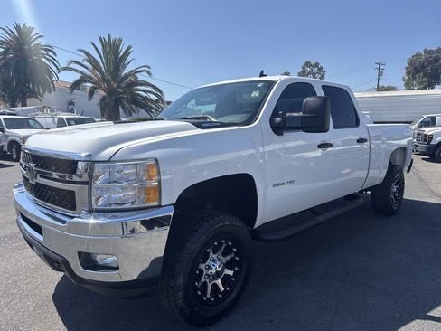 Used 2013 Chevrolet Silverado 2500 LT w/ Interior Plus Package AWD/4WD image 8