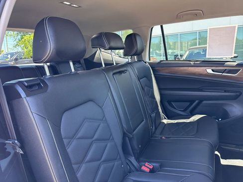 Used 2025 Volkswagen Atlas SE AWD/4WD image 21