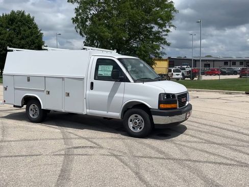 New 2025 GMC Savana 3500 w/ Power Convenience Package image 30