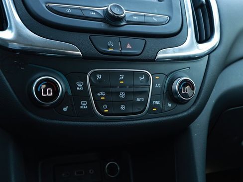 Used 2024 Chevrolet Equinox LT AWD/4WD image 18