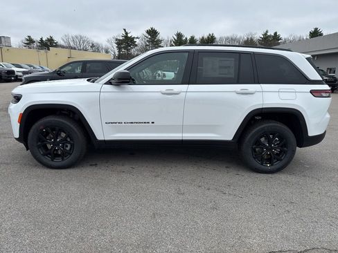 New 2026 Jeep Grand Cherokee Altitude AWD/4WD image 2