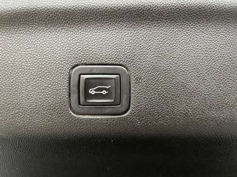 Used 2025 Chevrolet Suburban Z71 AWD/4WD image 10