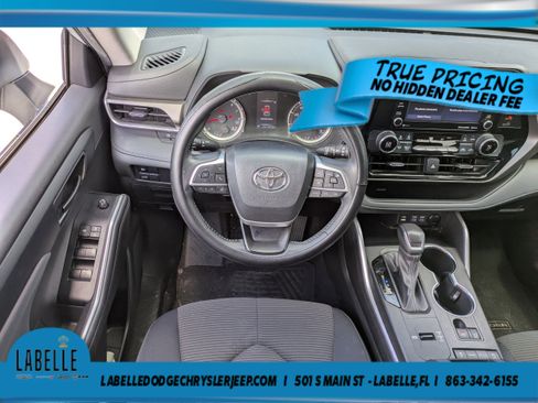 Used 2022 Toyota Highlander LE FWD image 15