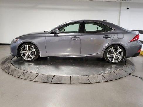 Used 2018 Lexus IS 300 AWD image 4