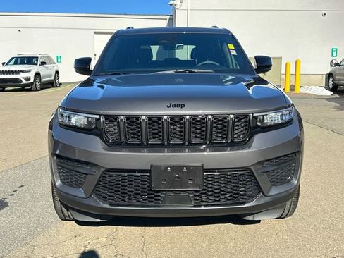 Used 2025 Jeep Grand Cherokee Altitude image 6