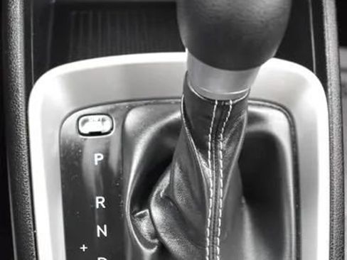 Used 2023 Hyundai Venue SE image 33