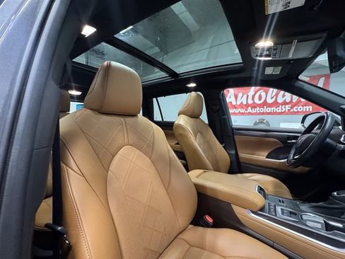 Used 2021 Toyota Highlander Platinum image 12