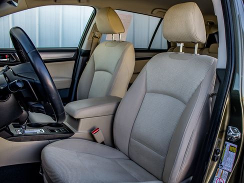 Used 2017 Subaru Outback 2.5i Premium image 18