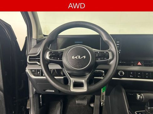 Used 2025 Kia Sportage LX image 9