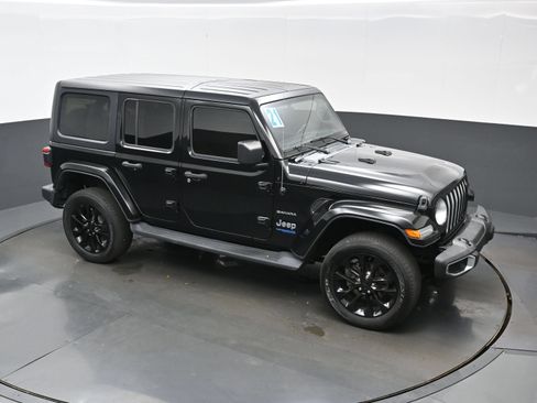 Used 2021 Jeep Wrangler Unlimited Sahara w/ Cold Weather Group AWD/4WD image 40