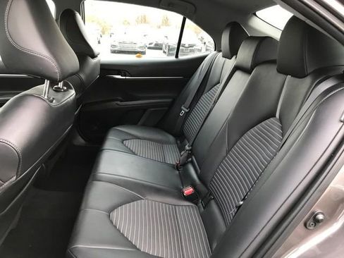 Used 2022 Toyota Camry SE image 17