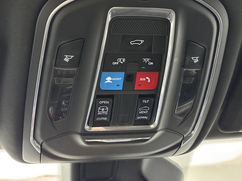 Used 2023 Jeep Grand Cherokee L Altitude AWD/4WD image 27