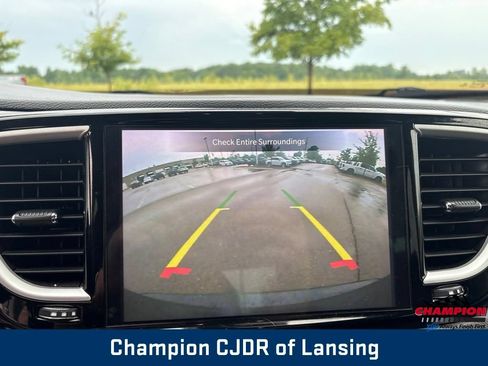 Used 2022 Chrysler Pacifica Touring-L FWD image 27