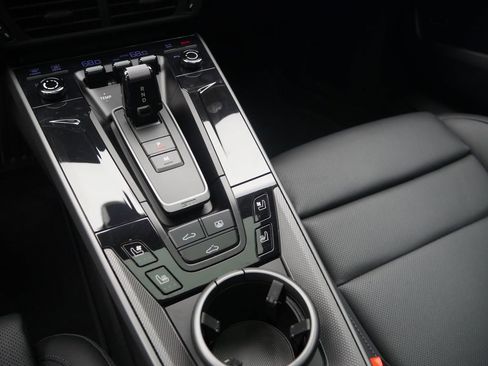 Certified 2025 Porsche 911 Carrera image 23