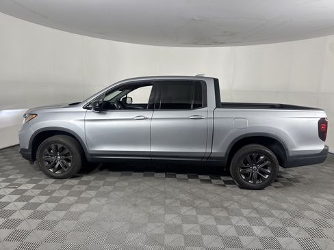 Used 2023 Honda Ridgeline Sport image 7