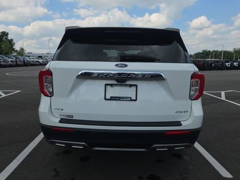 Used 2021 Ford Explorer XLT w/ Equipment Group 202A AWD/4WD image 9