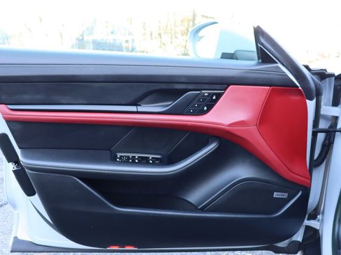 Used 2023 Porsche Taycan image 22