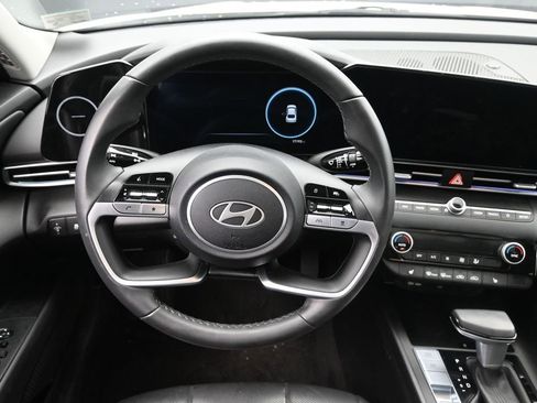 Used 2025 Hyundai Elantra Limited image 21