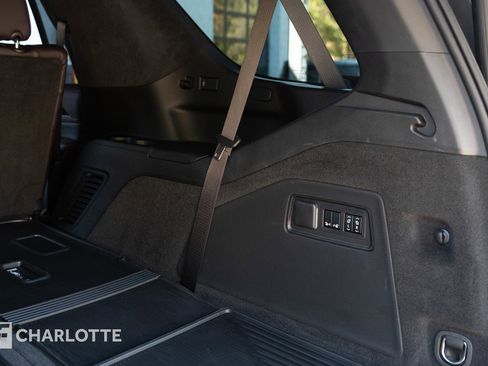 Used 2023 Cadillac Escalade V w/ LPO, ONYX Package image 37