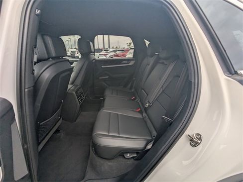 Used 2024 Porsche Cayenne image 14