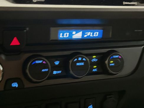 Used 2022 Toyota Tacoma TRD Off-Road w/ Technology Package image 10