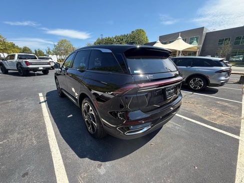 New 2025 Lincoln Nautilus Premier image 4