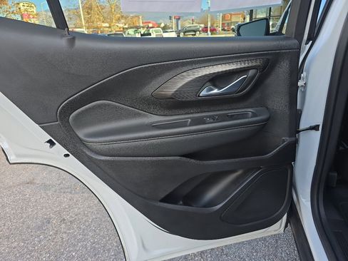 Used 2024 GMC Terrain SLT image 26