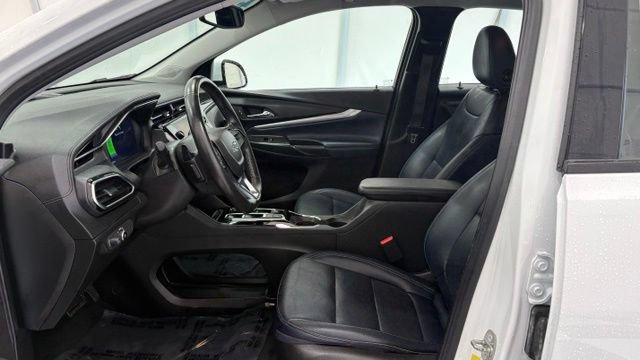 Used 2023 Chevrolet Bolt EUV LT w/ Convenience Package FWD image 11