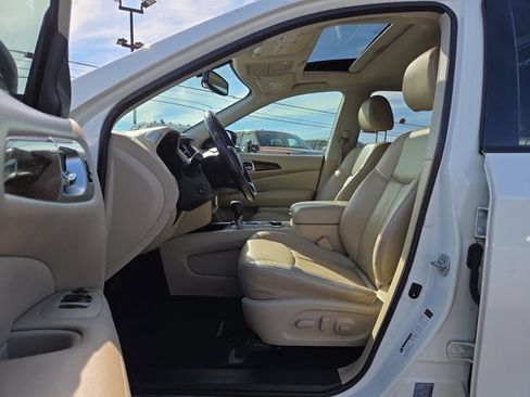Used 2018 Nissan Pathfinder Platinum w/ Cargo Package image 10