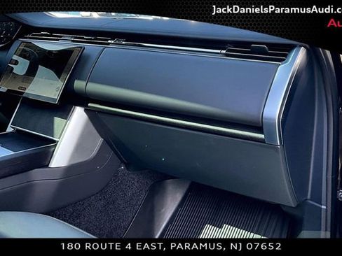 Used 2025 Land Rover Range Rover SE image 14