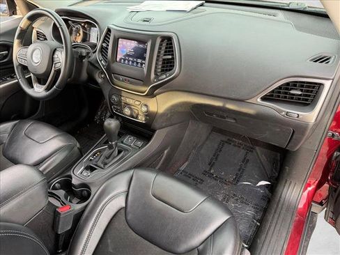 Used 2019 Jeep Cherokee Latitude Plus w/ Comfort/Convenience Group FWD image 21